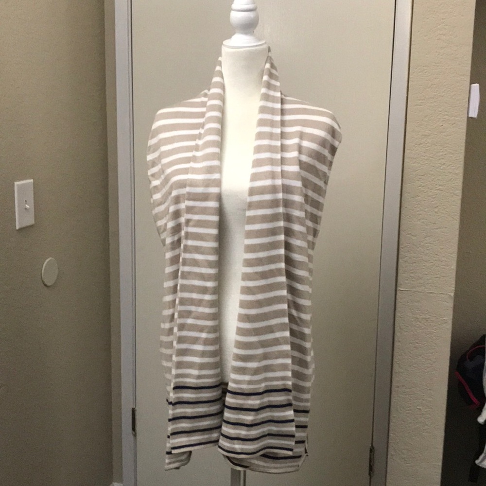 Casual stylish long knit vest.